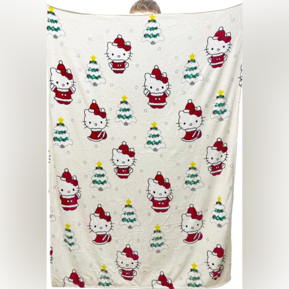 NWT Hello Kitty Plush White Christmas Blanket 2023 90" x 90" Full/Queen - Picture 5 of 5